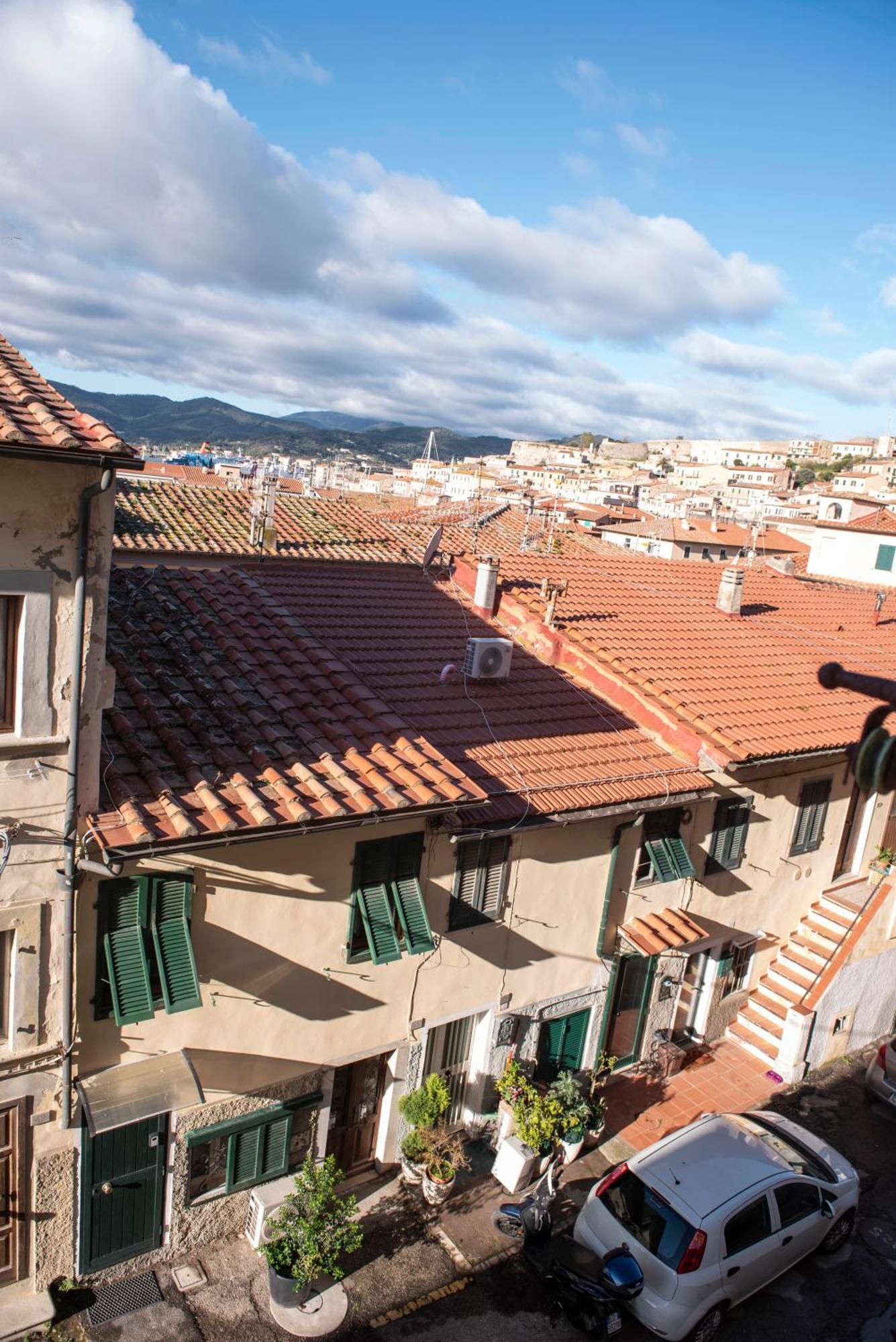 Casa Vacanze Nel Centro Storico Di Портоферрайо Екстер'єр фото
